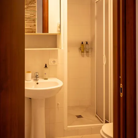 Гостевой дом Sanlorenzo Mada House Рим